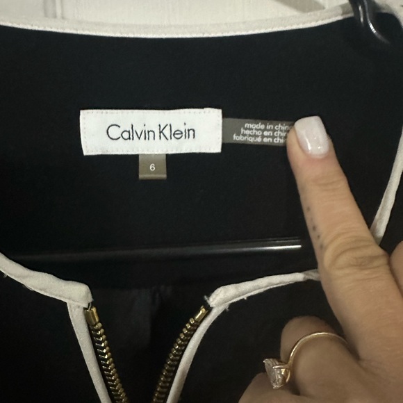Calvin Klein Black and White Blazer with Elegant Design - Picture 2 of 5